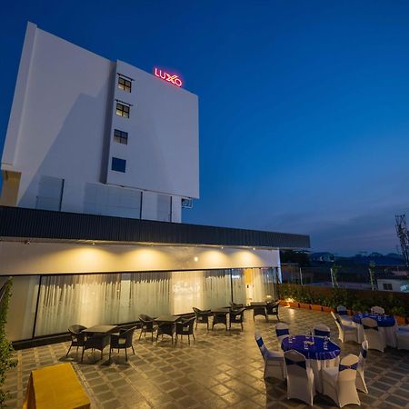 Luxo Kochi Hotel Buitenkant foto