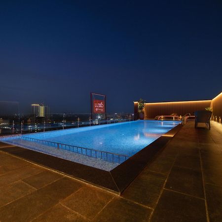 Luxo Kochi Hotel Buitenkant foto