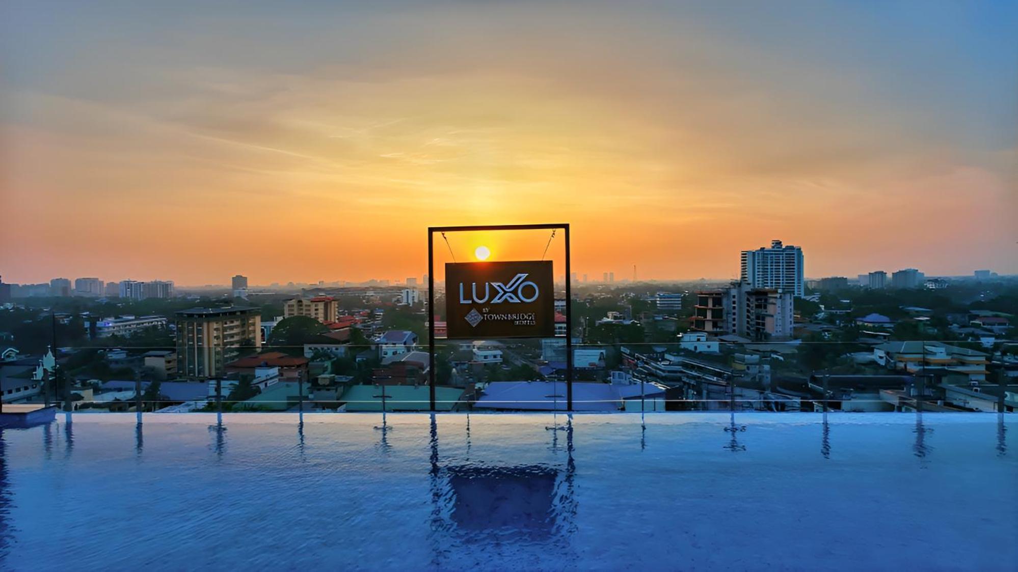 Luxo Kochi Hotel Buitenkant foto