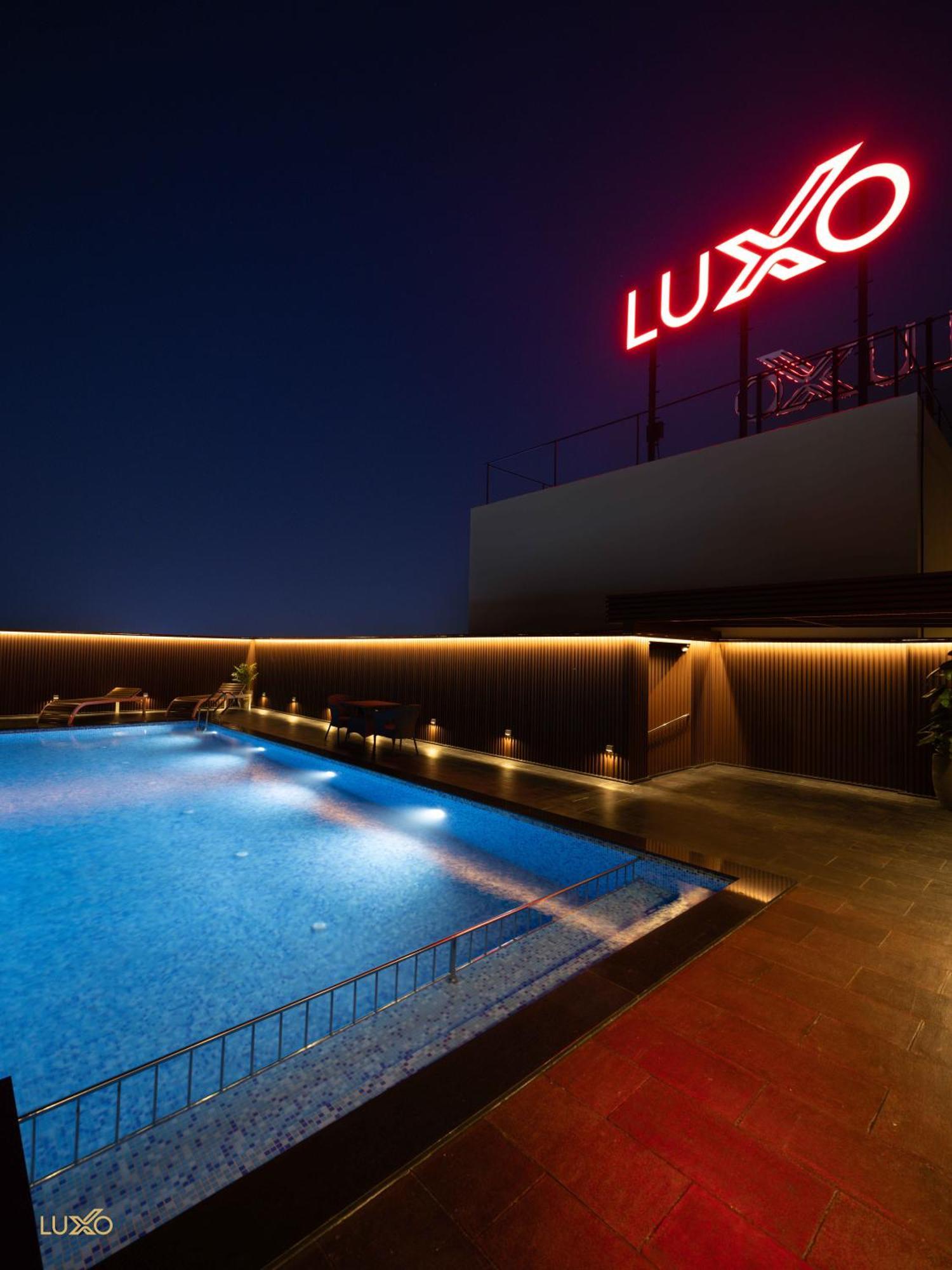 Luxo Kochi Hotel Buitenkant foto