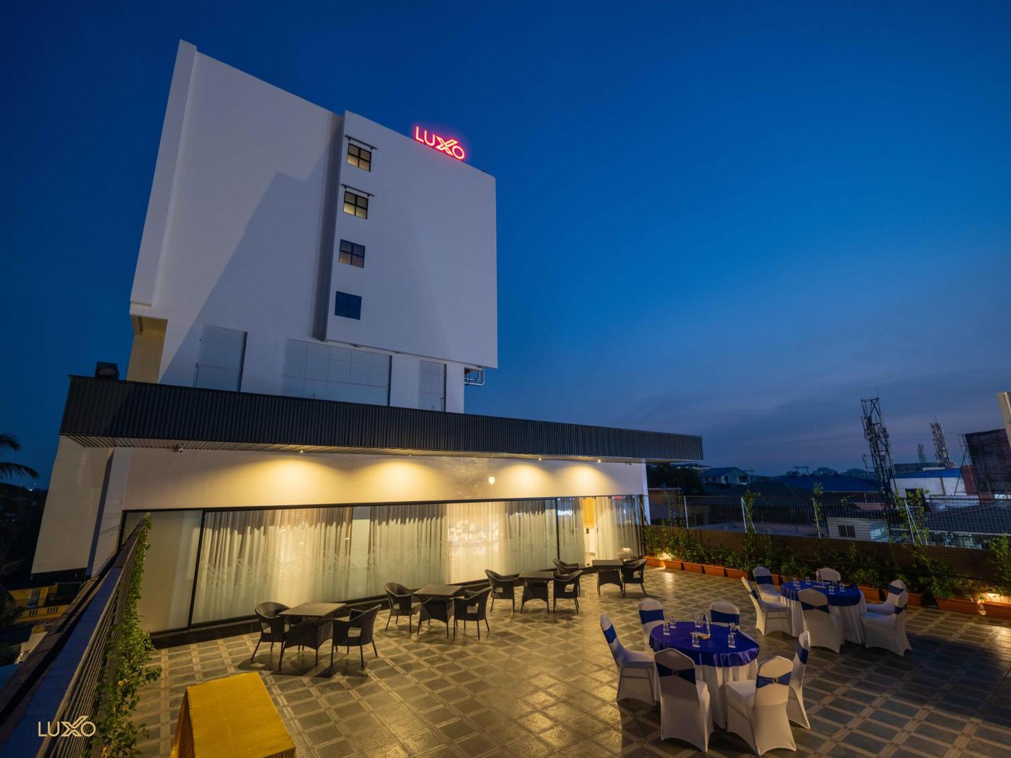 Luxo Kochi Hotel Buitenkant foto