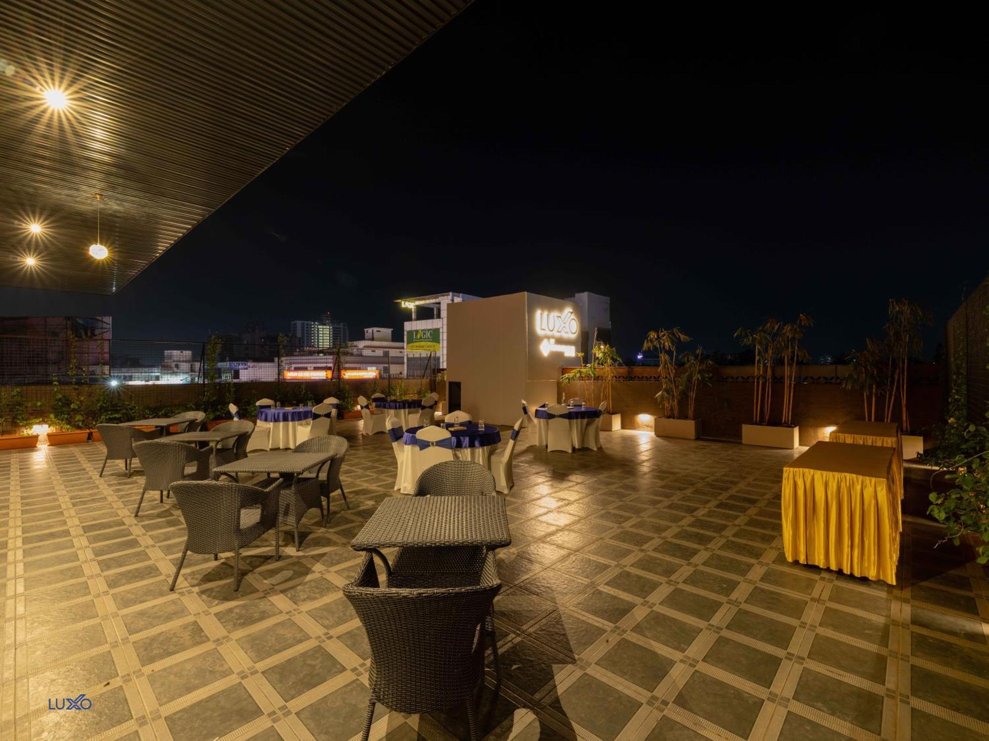 Luxo Kochi Hotel Buitenkant foto
