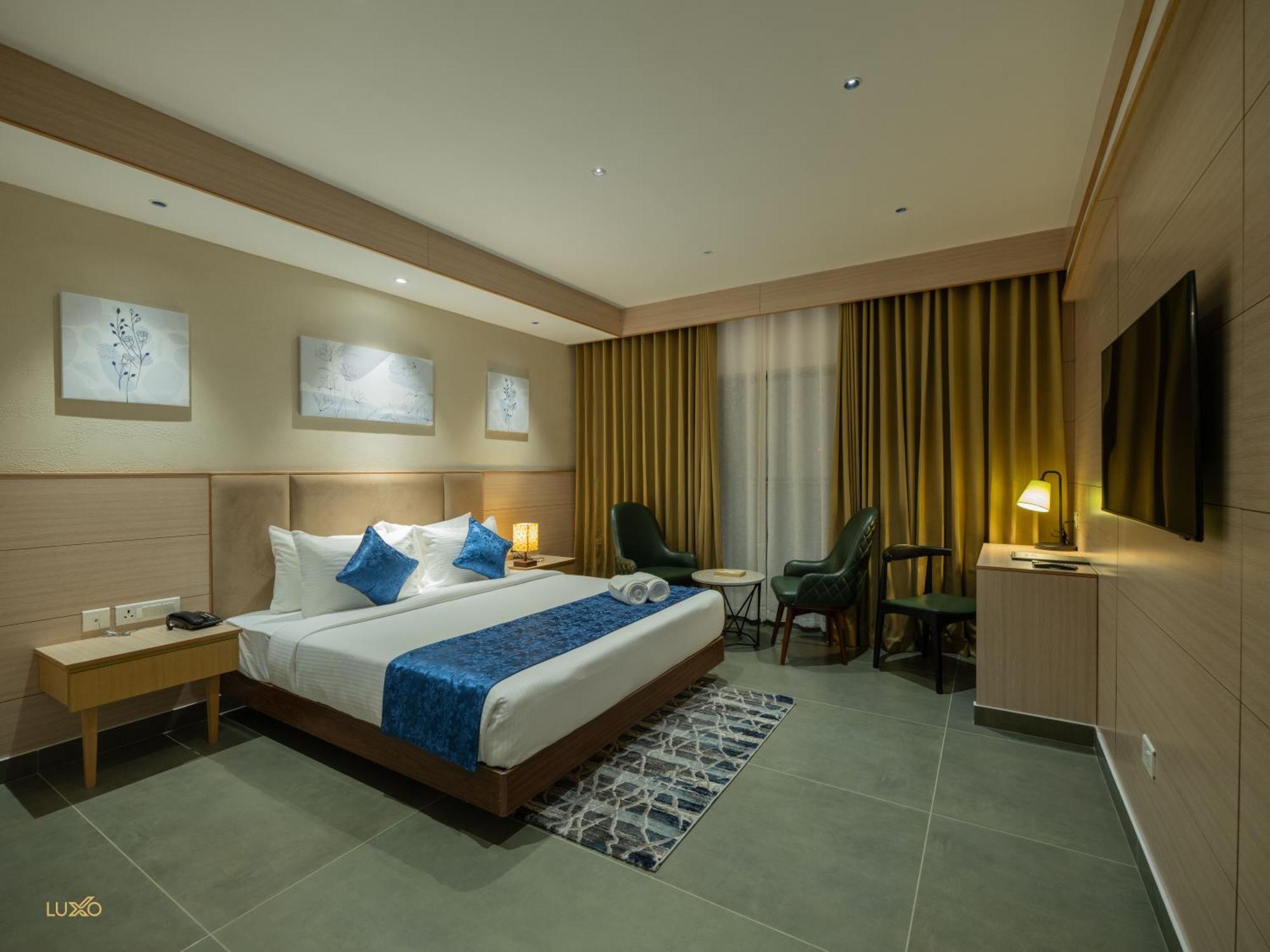 Luxo Kochi Hotel Buitenkant foto