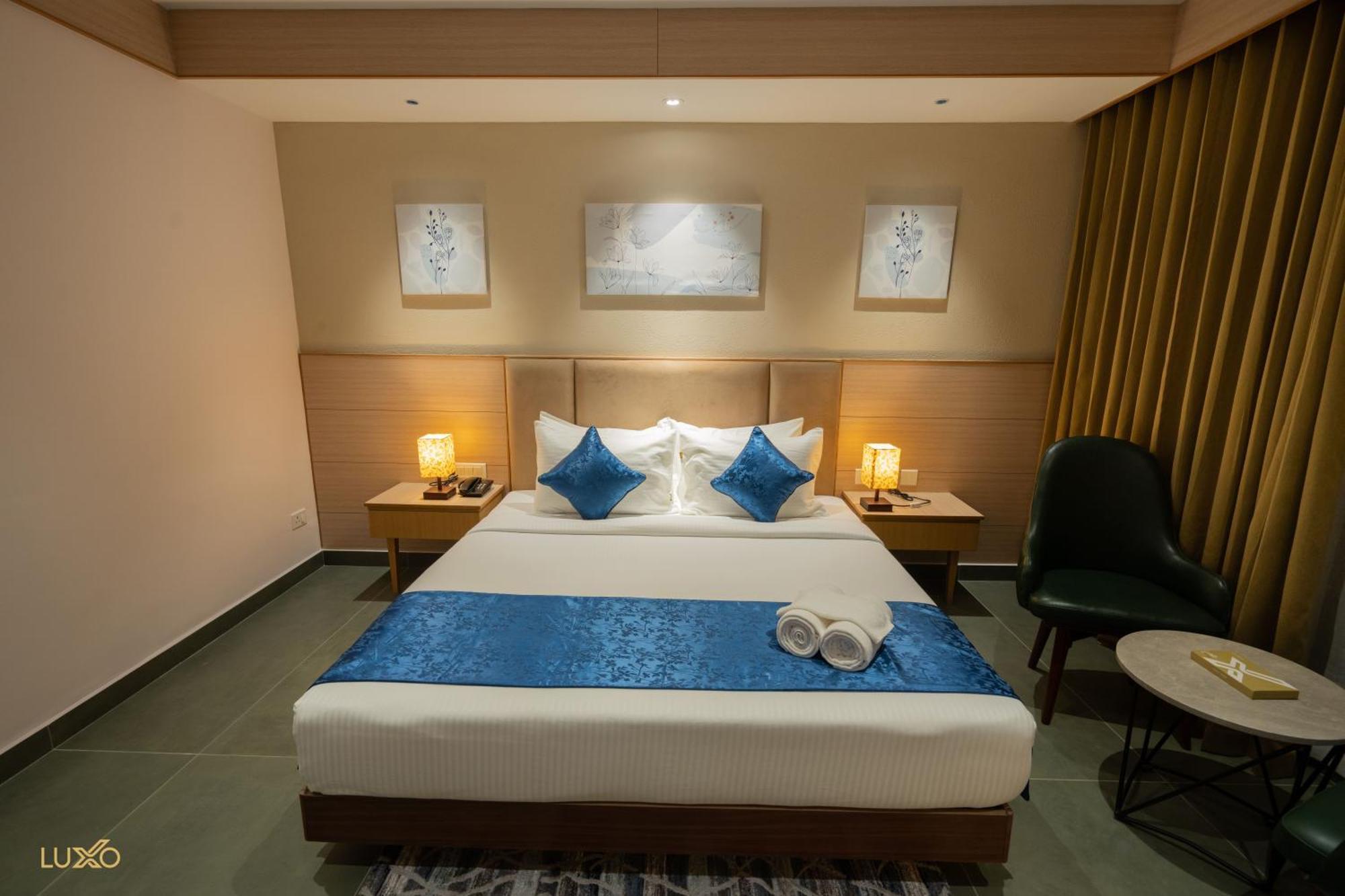 Luxo Kochi Hotel Buitenkant foto