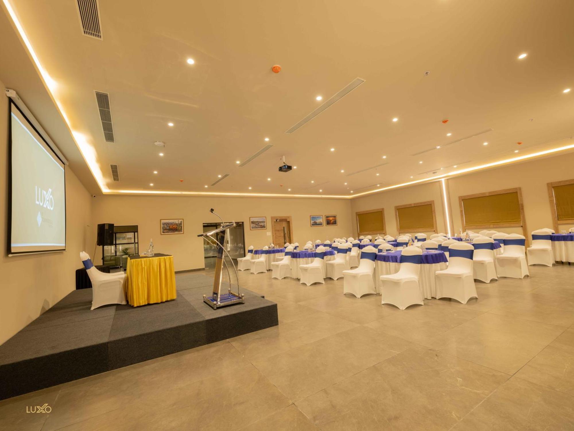 Luxo Kochi Hotel Buitenkant foto