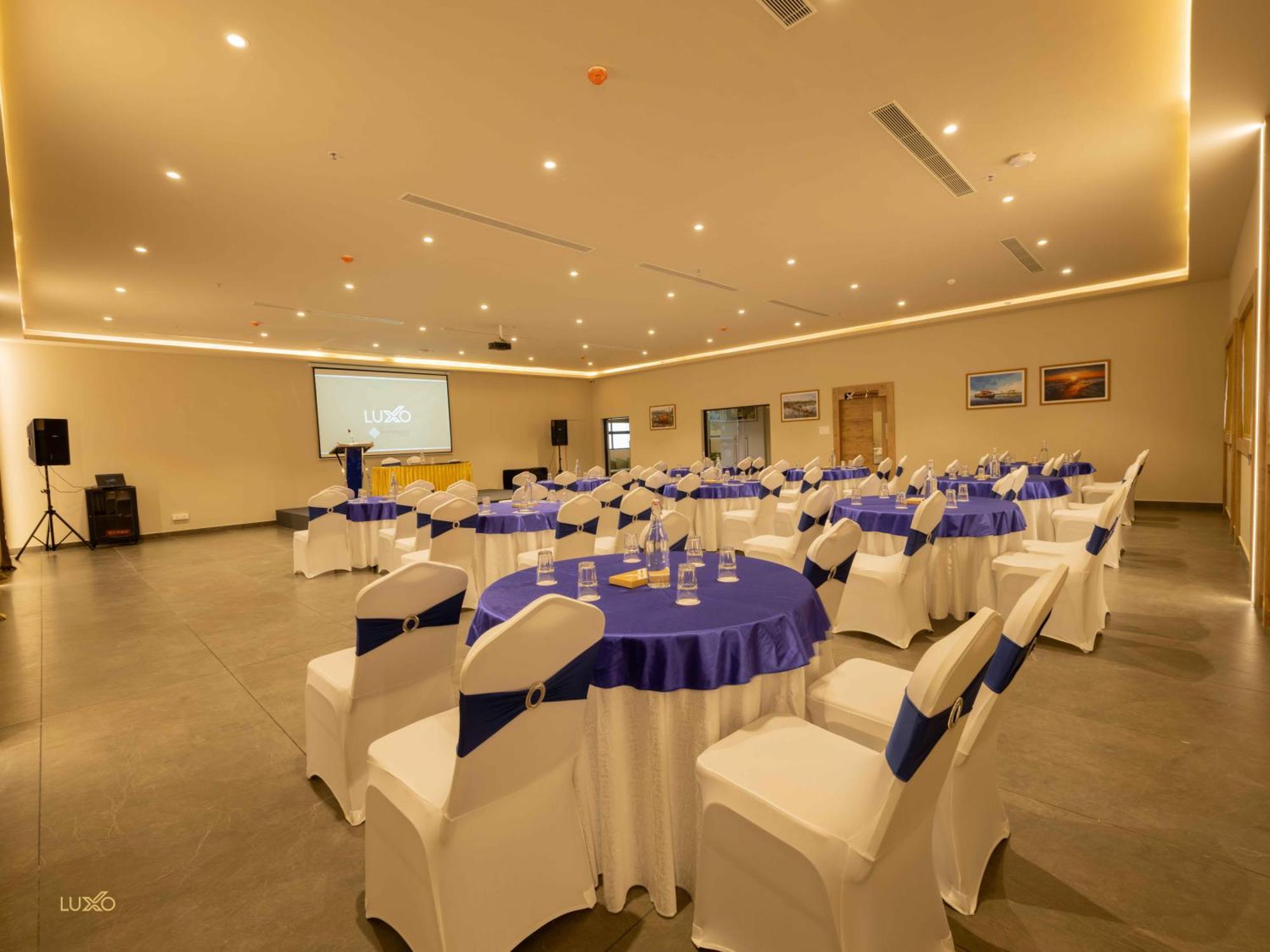 Luxo Kochi Hotel Buitenkant foto