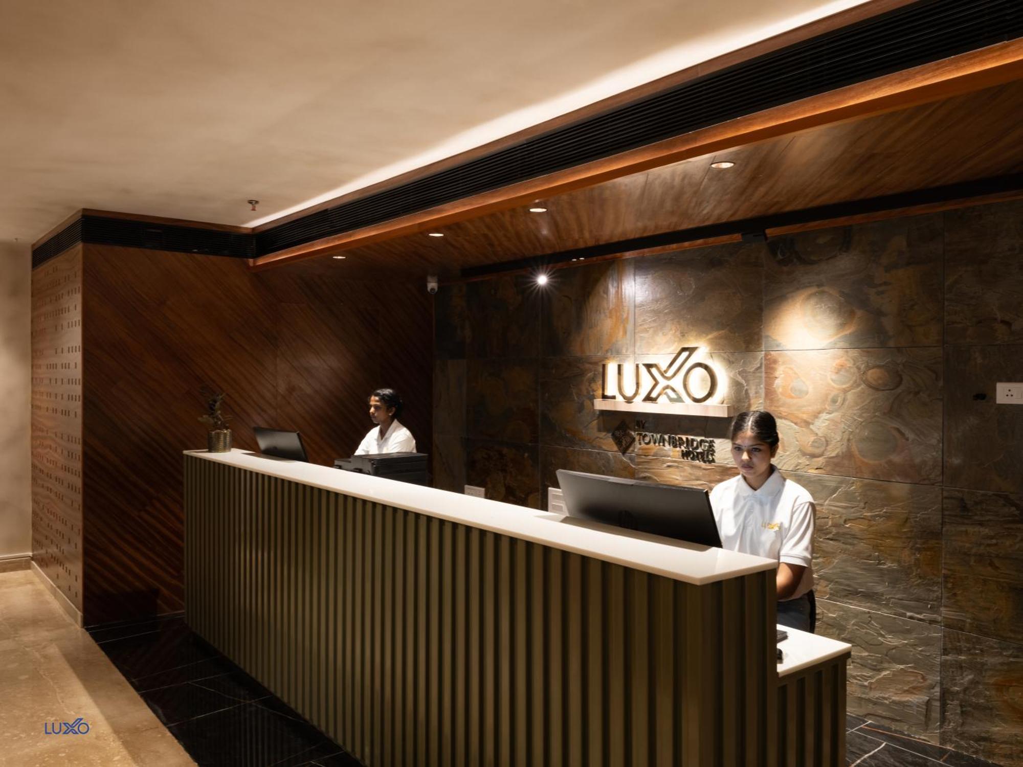 Luxo Kochi Hotel Buitenkant foto