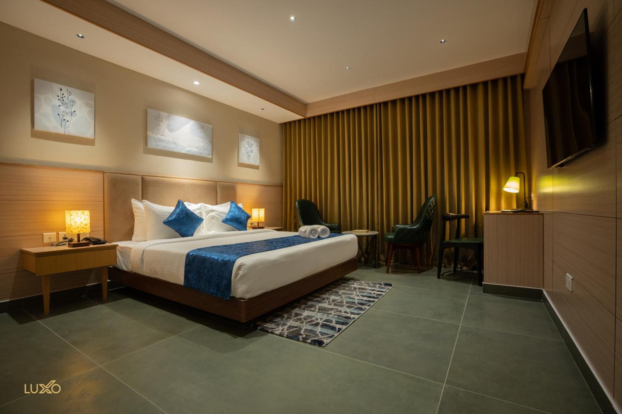 Luxo Kochi Hotel Buitenkant foto