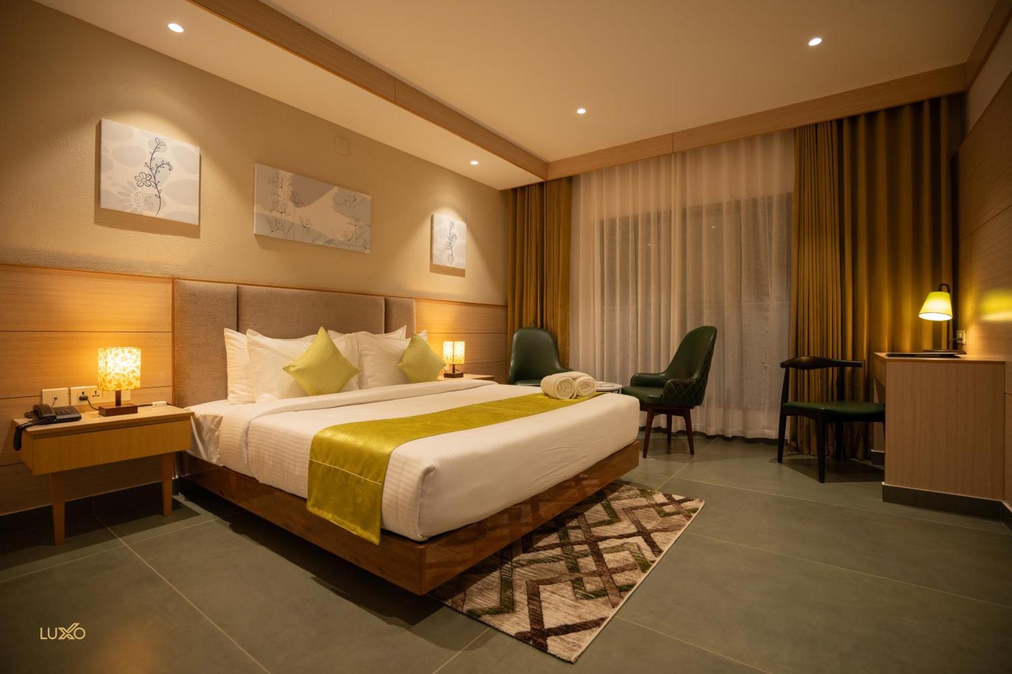 Luxo Kochi Hotel Buitenkant foto